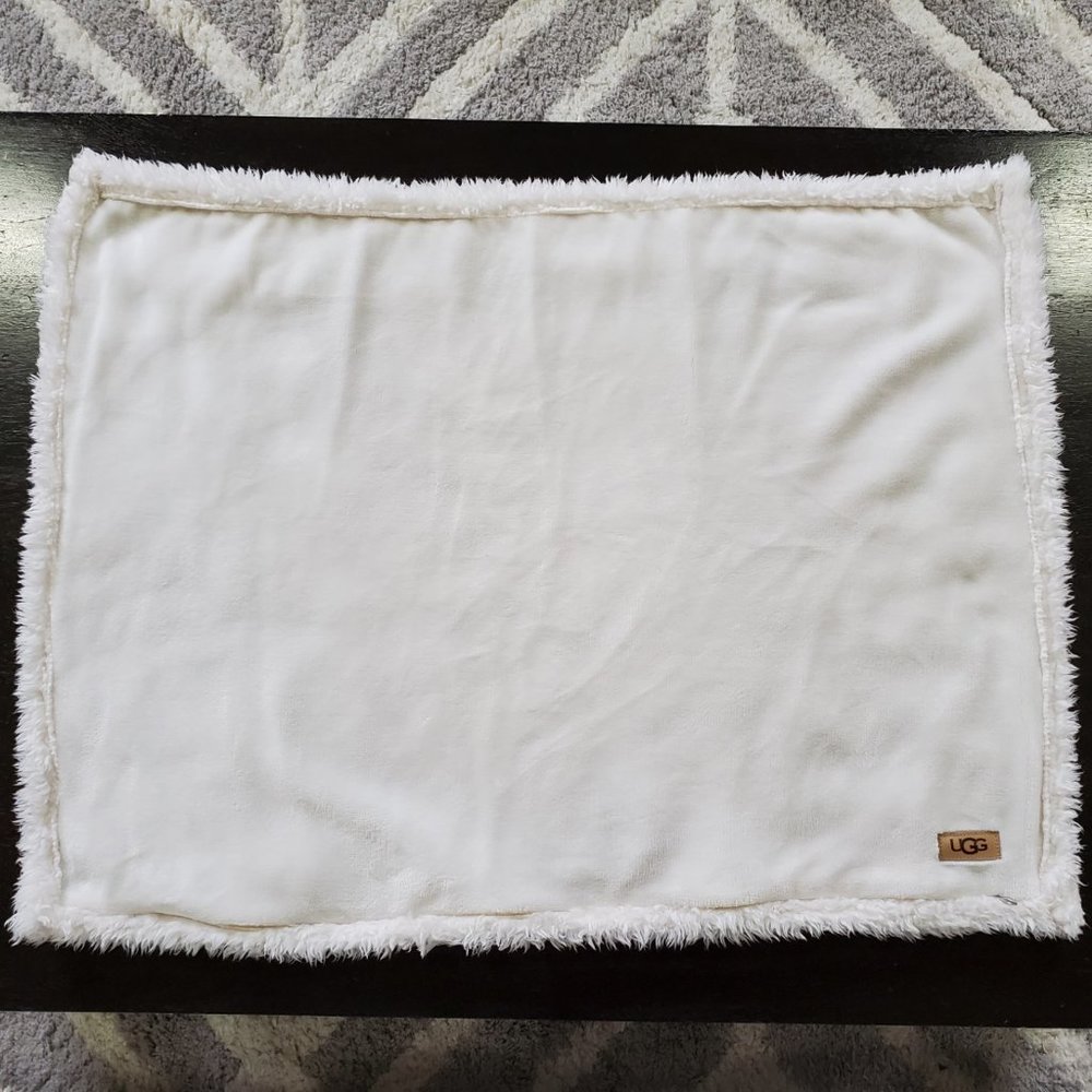 Ugg Standard Pillowcase in Snow